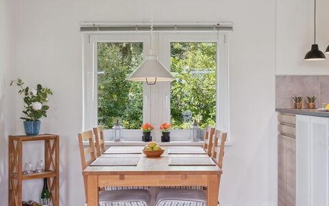 Merit - 800M from the Sea: Meubles, Design Intérieur, Sol, Sol, Table, Chaise, Salle À Manger, Bois, Table Cuisine Et Salle A Manger, Luminaire