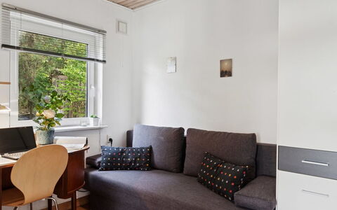 Merit - 800M from the Sea: Meubles, Design Intérieur, Mur, Sol, Sol, Bois, Canapé, Pièce, Plafond, Salon