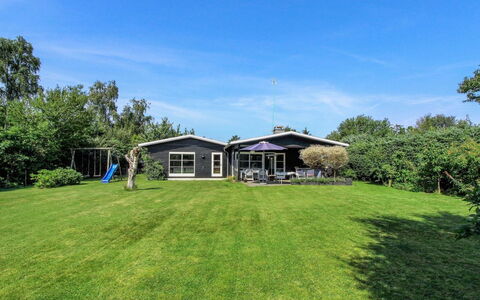 Henryk - 500M from the Sea: Bois, Chalet, Dur, Planche, Tache De Bois, Batiments Jardin, Conception, Cour, Cabane En Rondins, Arrière-Cour