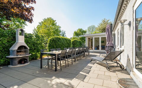 Thorward - 1.5Km from the Sea: Arbuste, Domicile, Jardin, Biens, Ombre, Aménagement Paysager, Mobilier De Jardin, Cour, Structure En Plein Air, Chaise