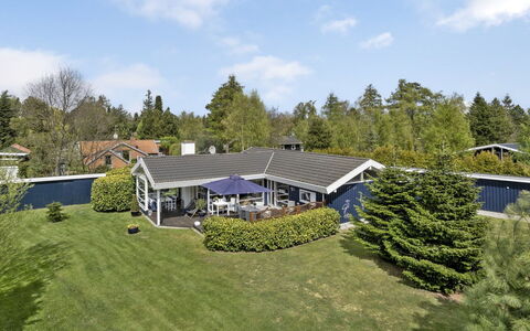 Frithlef - 900M from the Sea: Toit, Maison, Domicile, Chalet, Siding, Biens, Allée, Batiments Jardin, Cour, Cabanon