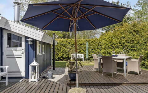 Frithlef - 900M from the Sea: Toit, Maison, Domicile, Chalet, Siding, Biens, Allée, Batiments Jardin, Cour, Cabanon