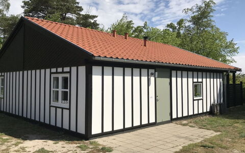 Torsten - 30M from the Sea: Toit, Maison, Lot Terre, Domicile, Chalet, Biens, Batiments Jardin, Ombre, Cabane En Rondins, Aménagement Paysager