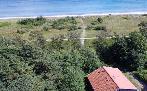 Torsten - 30M from the Sea: Toit, Maison, Lot Terre, Domicile, Chalet, Biens, Batiments Jardin, Ombre, Cabane En Rondins, Aménagement Paysager