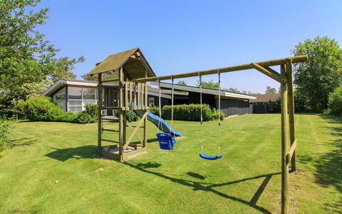 Elicia - 950M from the Sea: Herbe, Espace Public, Lot Terre, Jardin, Équipement Extérieur Play, Toboggan, Pelouse, Ombre, Arrière-Cour