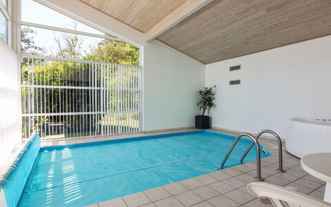 Elicia - 950M from the Sea: Design Intérieur, Plafond, Sol, Sol, Piscine, Meubles, Composite, Recours, Chaise, Daylighting