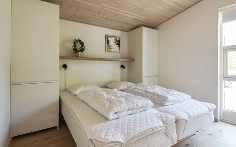 Elicia - 950M from the Sea: Lit, Meubles, Chambre, Design Intérieur, Sol, Sol, Mur, Bois, Plafond, Drap De Lit