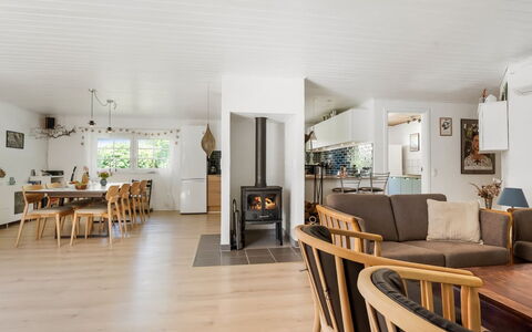 Taralyn - 1.3Km from the Sea: Meubles, Design Intérieur, Appartement, Sol, Sol, Table, Chaise, Salon, Pièce, Domicile