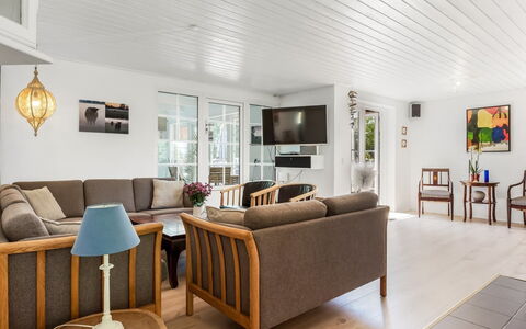 Taralyn - 1.3Km from the Sea: Meubles, Design Intérieur, Appartement, Sol, Sol, Table, Chaise, Salon, Pièce, Domicile