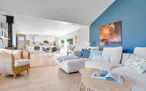 Erke - 370M from the Sea: Meubles, Design Intérieur, Sol, Bois, Plafond, Sol, Canapé, Salon, Domicile, Parquet