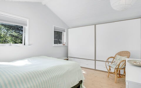 Erke - 370M from the Sea: Design Intérieur, Meubles, Chambre, Sol, Plafond, Lit, Sol, Éclairage, Literie, Pièce