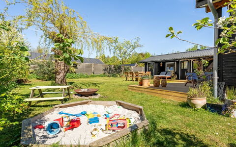 Erke - 370M from the Sea: Jardin, Lot Terre, Arrière-Cour, Ombre, Pelouse, Chalet, Cour, Aménagement Paysager, Batiments Jardin, Eco Hôtel