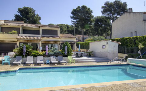 Saint Cyr sur Mer la Madrague 160: Zone Résidentielle, Recours, Piscine, Domicile, Biens, Ombre, Villa, Aménagement Paysager, Hacienda, Eco Hôtel
