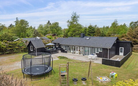 Hallveig - 1.1Km from the Sea: Toit, Domicile, Porte, Chalet, Ombre, Siding, Cour, Biens, Arrière-Cour
