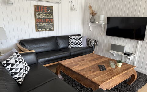 Hallveig - 1.1Km from the Sea: Toit, Domicile, Porte, Chalet, Ombre, Siding, Cour, Biens, Arrière-Cour