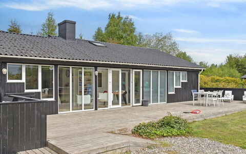Hallveig - 1.1Km from the Sea: Toit, Domicile, Porte, Chalet, Ombre, Siding, Cour, Biens, Arrière-Cour