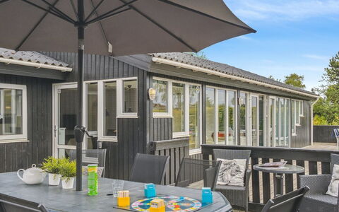 Hallveig - 1.1Km from the Sea: Toit, Domicile, Porte, Chalet, Ombre, Siding, Cour, Biens, Arrière-Cour