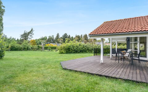Brynhild - 400M from the Sea: Herbe, Maison, Toit, Domicile, Chalet, Arbuste, Lot Terre, Zone Rurale, Ferme, Couverture De Sol