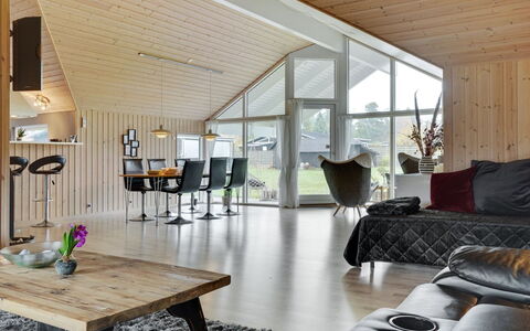 Hegge - 300M from the Sea: Bois, Plafond, Design Intérieur, Meubles, Luminaire, Salon, Domicile, Canapé, Chaise, Table Cuisine Et Salle A Manger
