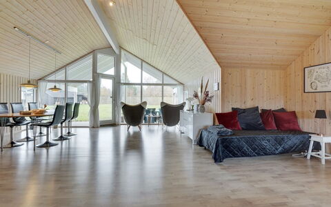 Hegge - 300M from the Sea: Maison, Domicile, Porte, Toit, Chalet, Biens, Jardin, Ombre, Siding, Cour