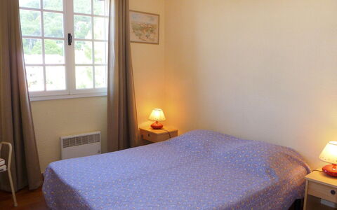 Saint Cyr sur Mer la Madrague 240: Chambre, Lit, Meubles, Pièce, Propriété, Drap De Lit, Matelas, Cadre De Lit, Sol, Literie