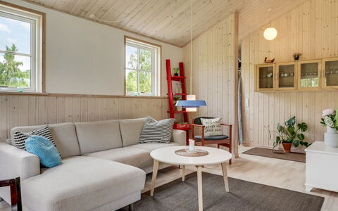 Finwith - 1.5Km from the Sea: Meubles, Design Intérieur, Sol, Sol, Mur, Bois, Canapé, Plafond, Pièce, Salon