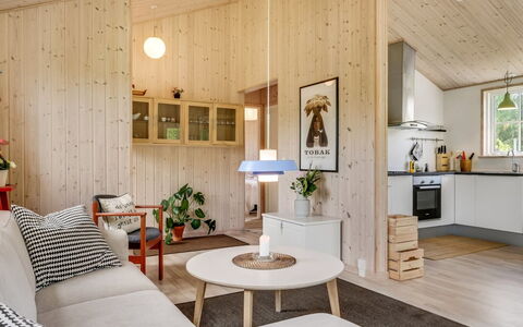 Finwith - 1.5Km from the Sea: Design Intérieur, Sol, Meubles, Sol, Bois, Plafond, Luminaire, Pièce, Salon, Parquet