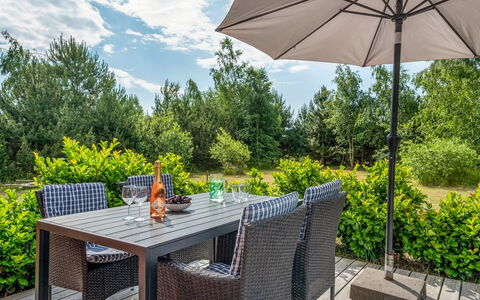 Finwith - 1.5Km from the Sea: Meubles, Mobilier De Jardin, Chaise, Table, Tableau De Plein Air, Table Cuisine Et Salle A Manger, Jardin, Patio, Eco Hôtel, Ombre