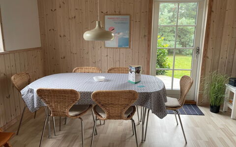 Finwith - 1.5Km from the Sea: Meubles, Sol, Bois, Design Intérieur, Sol, Table, Chaise, Table Cuisine Et Salle A Manger, Salle À Manger, Tache De Bois