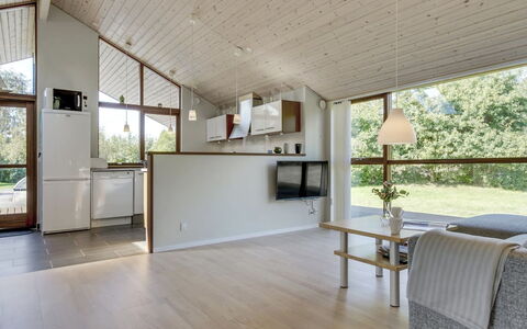 Biaver - 350M from the Sea: Design Intérieur, Sol, Meubles, Bois, Plafond, Sol, Canapé, Pièce, Luminaire, Salon
