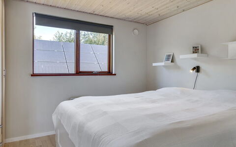 Biaver - 350M from the Sea: Mur, Design Intérieur, Bois, Sol, Plafond, Chambre, Sol, Lit, Pièce, Drap De Lit