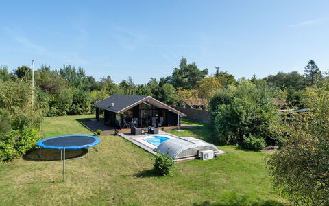 Biaver - 350M from the Sea: Toit, Domicile, Chalet, Ombre, Pelouse, Batiments Jardin, Jardin, Loisir, Cour, Biens