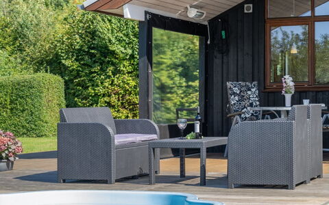 Biaver - 350M from the Sea: Herbe, Maison, Toit, Chalet, Domicile, Arbuste, Ferme, Lot Terre, Zone Rurale