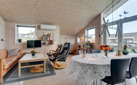 Naia - 200M from the Sea: Bois, Domicile, Chalet, Plafond, Luminaire, Salon, Dur, Chaise, Gelé, L'Hiver