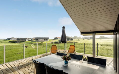 Naia - 200M from the Sea: Toit, Domicile, Lot Terre, Porte, Porche, Siding, Chalet, Ombre, Biens, Plate-Forme