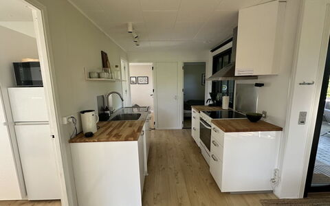 Ady - 150M from the Sea: Sol, Sol, Parquet, Cabinetry, Comptoir, Appartement, Cuisine, Dur, Tache De Bois, Évier