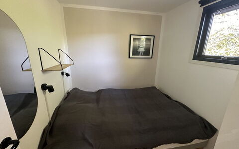 Ady - 150M from the Sea: Chambre, Bois, Sol, Design Intérieur, Lit, Sol, Drap De Lit, Pièce, Literie, Éclairage