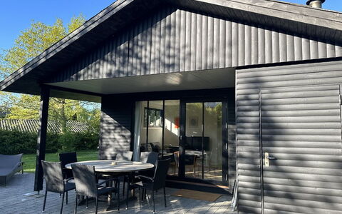 Ady - 150M from the Sea: Appartement, Ombre, Balcon, Chaise, Clôture, Mobilier De Jardin, Aluminium, Gazon Artificiel