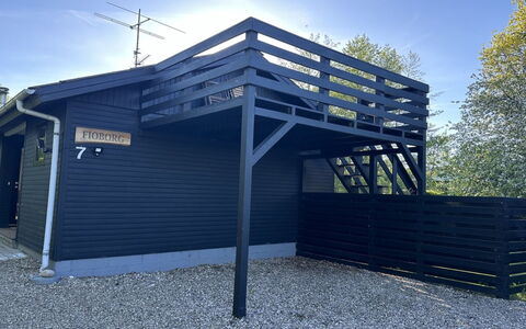Ady - 150M from the Sea: Appartement, Ombre, Balcon, Chaise, Clôture, Mobilier De Jardin, Aluminium, Gazon Artificiel
