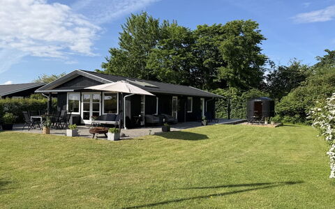 Leefke - 300M from the Sea: Herbe, Toit, Maison, Domicile, Chalet, Zone Résidentielle, Lot Terre, Pelouse, Jardin