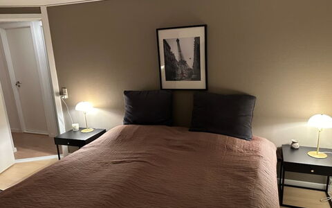 Leefke - 300M from the Sea: Lit, Chambre, Meubles, Sol, Design Intérieur, Sol, Bois, Drap De Lit, Literie, Textile