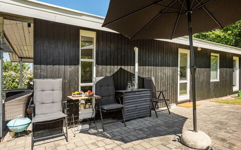 Leefke - 300M from the Sea: Bois, Meubles, Domicile, Dur, Mobilier De Jardin, Porte, Porche, Siding, Ombre, Chaise