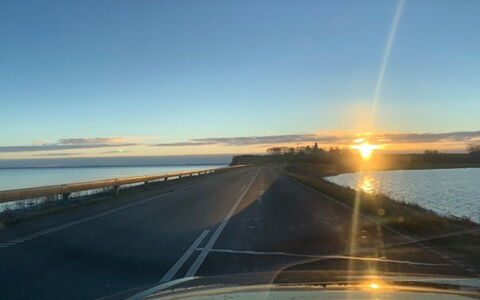 Leefke - 300M from the Sea: Ciel, Horizon, Soleil, Route, Lever Du Soleil, Crépuscule, Écorégion, Le Coucher Du Soleil, Atmospherique Phénomène, Nuage