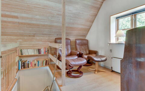 Ilja - 400M from the Sea: Sol, Sol, Bois, Design Intérieur, Parquet, Plafond, Architecture, Meubles, Éclairage, Domicile