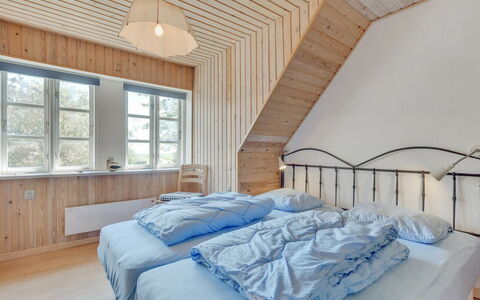 Ilja - 400M from the Sea: Chambre, Bois, Lit, Meubles, Design Intérieur, Literie, Plafond, Drap De Lit, Domicile, Sol
