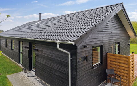 Hasten - 600M from the Sea: 
