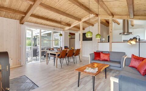 Westman - 200M from the Sea: Arbuste, Design Urbain, Couverture De Sol, Brique, Appartement, Biens, Brickwork, Balcon, Aménagement Paysager