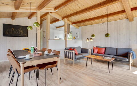 Westman - 200M from the Sea: Arbuste, Design Urbain, Couverture De Sol, Brique, Appartement, Biens, Brickwork, Balcon, Aménagement Paysager