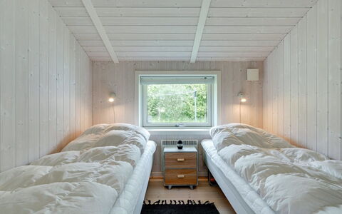 Gustava - 700M from the Sea: Bois, Chambre, Literie, Lit, Drap De Lit, Plafond, Cadre De Lit, Pièce, Dur, Planche