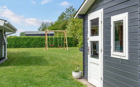 Gustava - 700M from the Sea: Bois, Siding, Porte, Domicile, Jardin, Batiments Jardin, Chalet, Pelouse, Arrière-Cour, Cour